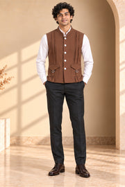 Pleated Two-Pocket Nehru Jacket - front model